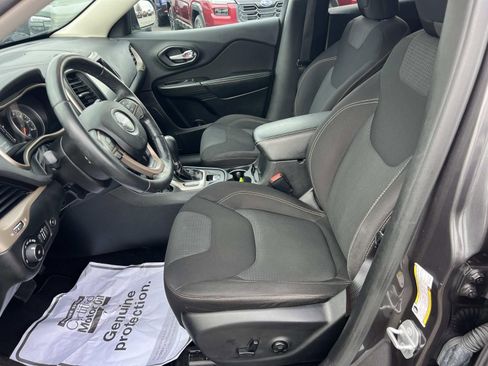 Used 2015 Jeep Cherokee Latitude w/ Comfort/Convenience Group image 9