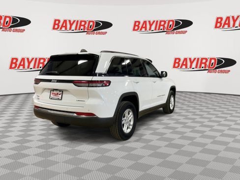 Used 2024 Jeep Grand Cherokee Laredo AWD/4WD image 8