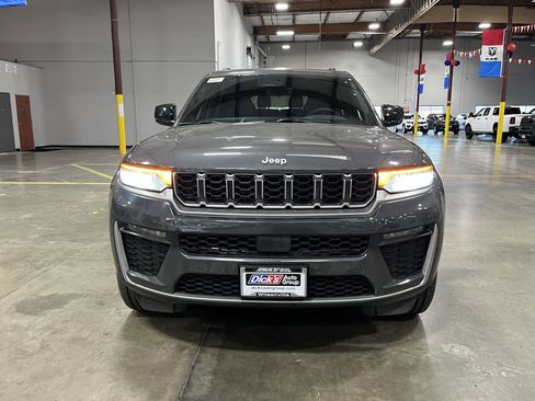 New 2026 Jeep Grand Cherokee L Limited AWD/4WD image 8