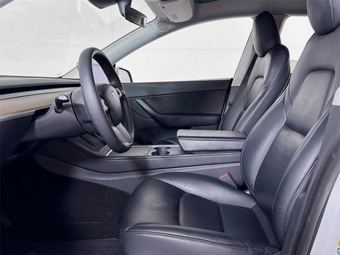 Used 2021 Tesla Model Y Long Range image 10