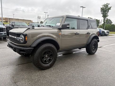 Certified 2025 Ford Bronco Badlands AWD/4WD image 2