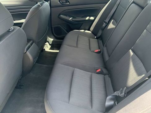 Used 2024 Nissan Altima 2.5 SV FWD image 16