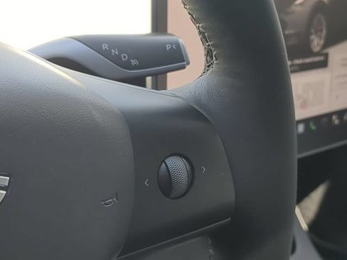 Used 2024 Tesla Model Y Long Range AWD/4WD image 30