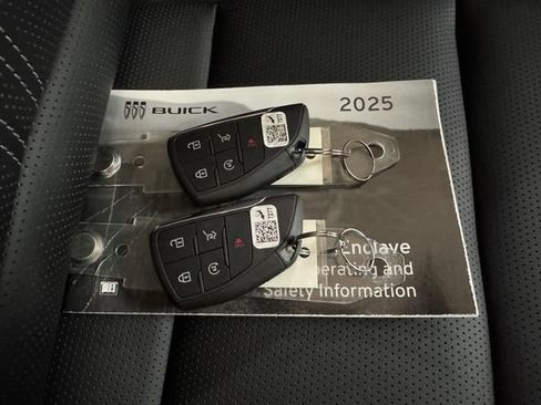 Used 2025 Buick Enclave Avenir w/ Trailering Package, 5000 lbs. AWD/4WD image 31