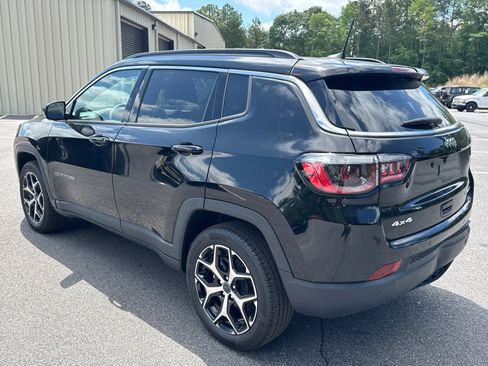 Certified 2025 Jeep Compass Limited AWD/4WD image 7