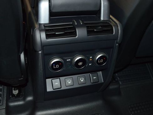 Used 2022 Land Rover Defender 110 XS Edition AWD/4WD image 32