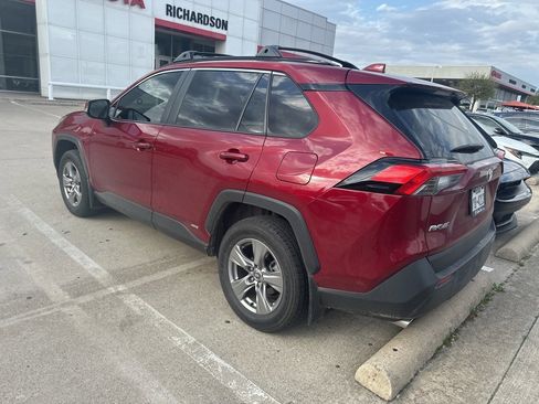 Used 2024 Toyota RAV4 XLE w/ Convenience Package image 4
