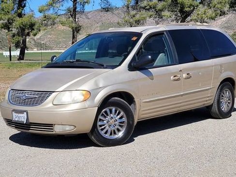 Used 2001 Chrysler Town & Country Limited FWD image 2