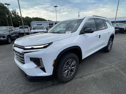 New 2027 Chevrolet Traverse LT w/ Driver Confidence Package FWD image 7