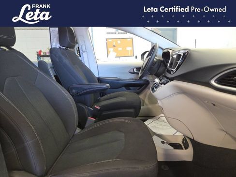 Used 2022 Chrysler Voyager LX FWD image 19