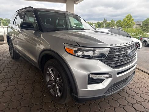 Used 2024 Ford Explorer XLT w/ Equipment Group 202A AWD/4WD image 4