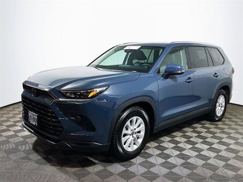 Certified 2024 Toyota Grand Highlander XLE image 4