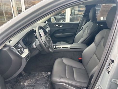Certified 2025 Volvo XC60 B5 Plus AWD/4WD image 17
