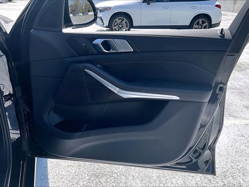 Used 2022 BMW X7 xDrive40i w/ Premium Package image 23