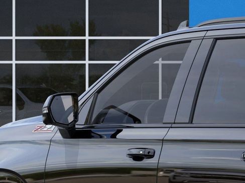 Used 2024 Chevrolet Suburban Z71 w/ Off-Road Capability Package image 12