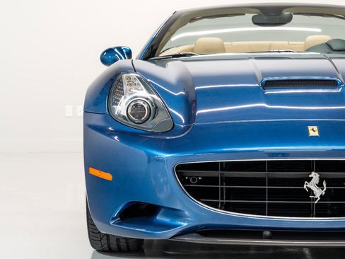 Used 2010 Ferrari California RWD image 25