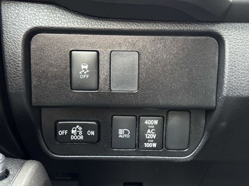 Used 2022 Toyota Tacoma TRD Off-Road image 12