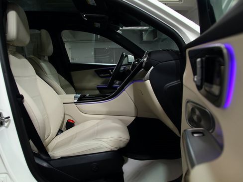 Used 2025 Mercedes-Benz GLC 300 4MATIC image 23