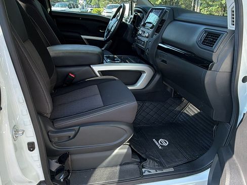 Used 2024 Nissan Titan SV AWD/4WD image 21