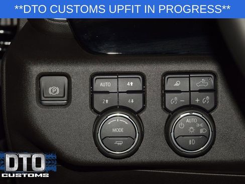 Used 2025 Chevrolet Silverado 1500 High Country w/ Midnight Edition AWD/4WD image 34