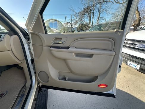 Used 2014 Cadillac Escalade ESV Premium AWD/4WD image 21