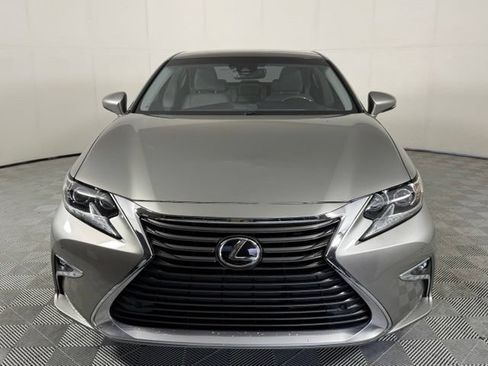 Used 2018 Lexus ES 350 w/ Luxury Package w/Wood Trim FWD image 11