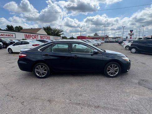Used 2017 Toyota Camry SE FWD image 4