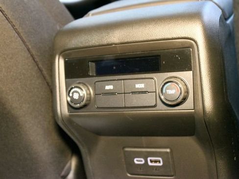 Used 2023 GMC Acadia SLE FWD image 15