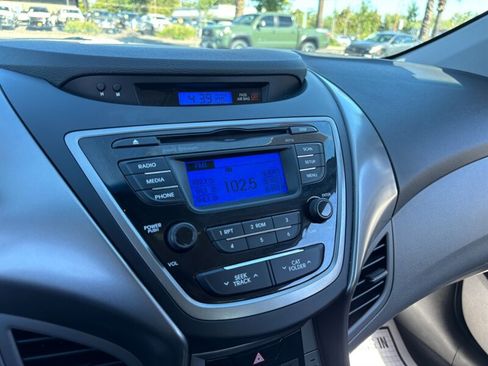 Used 2013 Hyundai Elantra FWD image 13