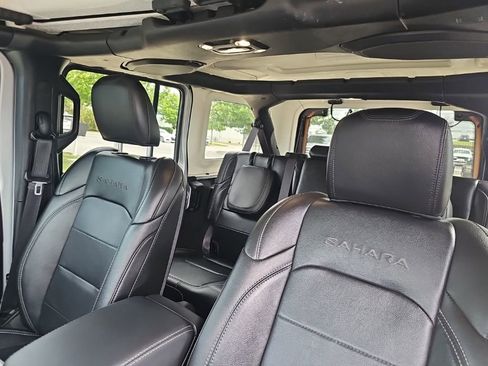 Used 2023 Jeep Wrangler Unlimited Sahara AWD/4WD image 9