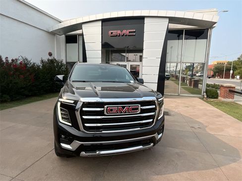 New 2025 GMC Yukon Elevation image 8