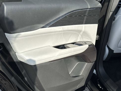 New 2025 Cadillac Lyriq Luxury image 12