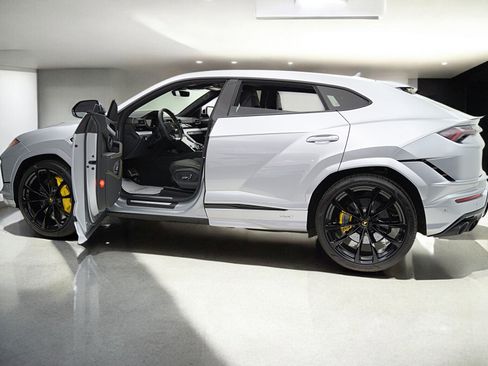 Used 2023 Lamborghini Urus S AWD/4WD image 6