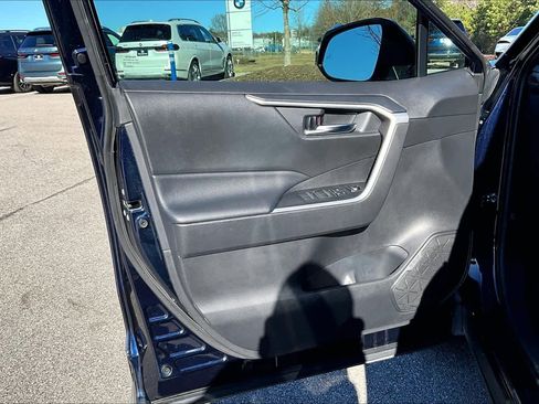 Used 2021 Toyota RAV4 XLE Premium image 23