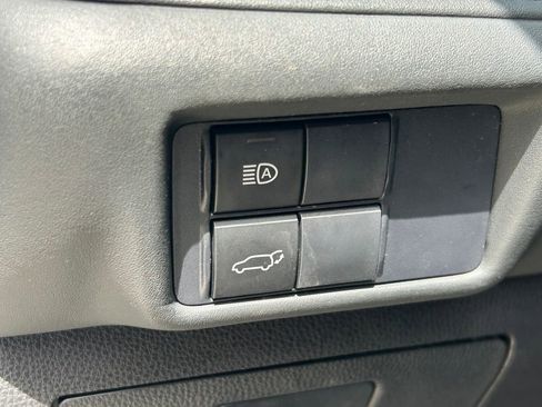 Used 2021 Toyota Highlander XLE FWD image 28
