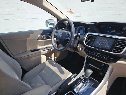 Used 2016 Honda Accord EX image 11