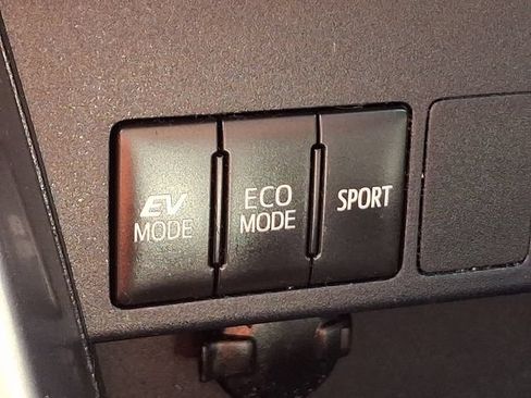 Used 2017 Toyota RAV4 XLE AWD/4WD image 15