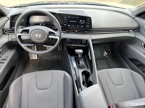 Certified 2025 Hyundai Elantra Sport image 22