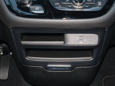 New 2026 Chrysler Pacifica Select image 24