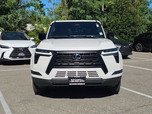 Used 2025 Lexus GX 550 w/ Accessory Package (2T) AWD/4WD image 2