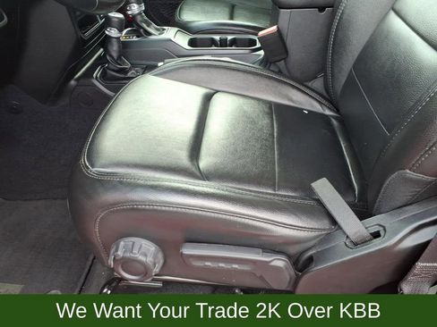 Used 2022 Jeep Wrangler Unlimited Sahara image 12