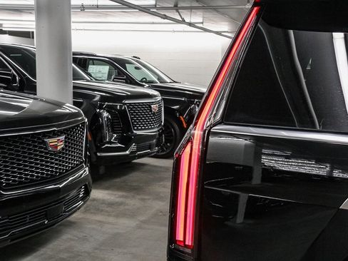 New 2026 Cadillac Escalade Luxury image 7