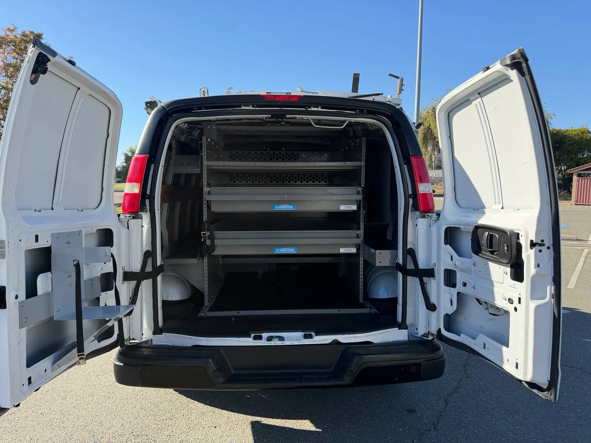 Used 2019 Chevrolet Express 2500 w/ Driver Convenience Package RWD image 9