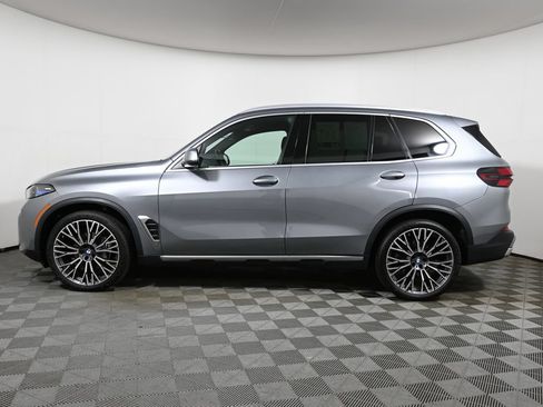 Used 2024 BMW X5 xDrive40i w/ Premium Package AWD/4WD image 2