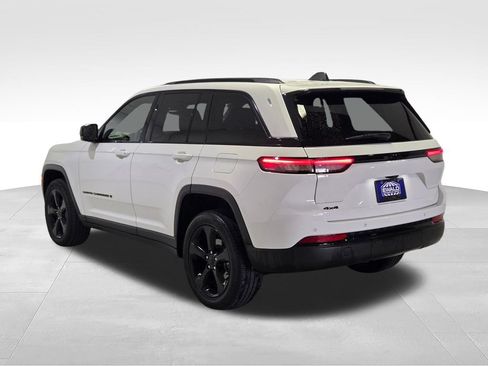 Certified 2023 Jeep Grand Cherokee Altitude AWD/4WD image 23