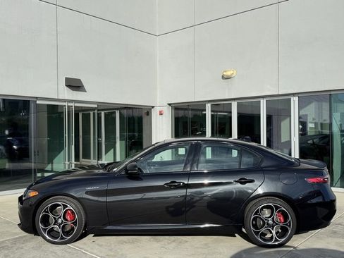Used 2025 Alfa Romeo Giulia w/ Veloce Package Rwd image 5