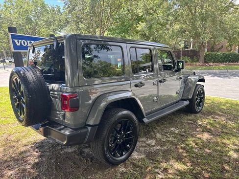 Used 2023 Jeep Wrangler Unlimited Sahara w/ Cold Weather Group AWD/4WD image 7