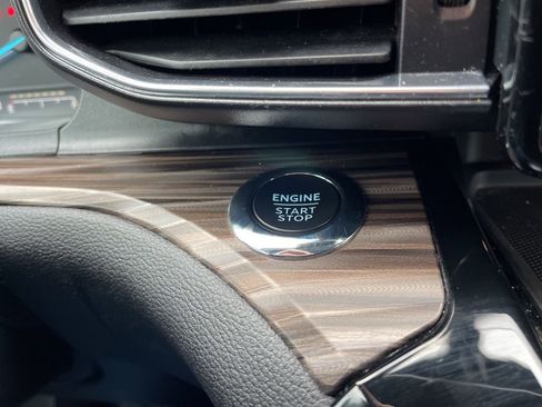 Used 2024 Ford Explorer Limited image 13