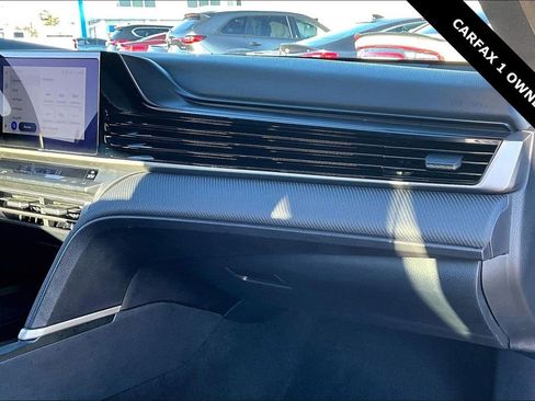 Used 2025 Toyota Camry SE image 25