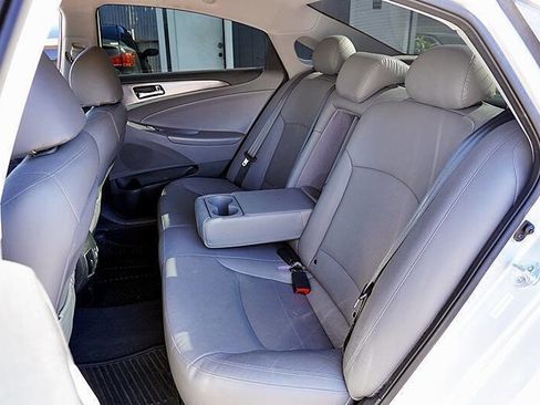 Used 2012 Hyundai Sonata Base 4dr Sedan w/ Leather Pkg image 16